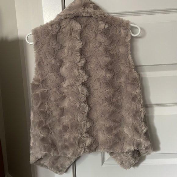 Faux Fur Vest - Picture 2 of 2